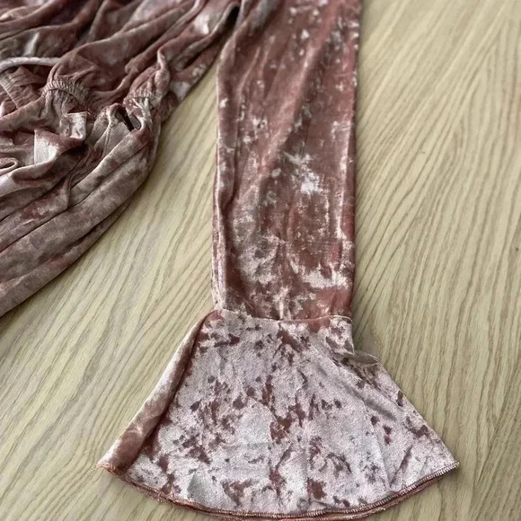 🆕Velzera Bell Sleeve Velvet Lace-Up Romper🆕 - Picture 11 of 13